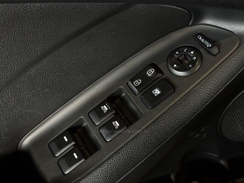 KIA CERATO 1.6 SX3 16V 2015/2016 GRIFFCAR MULTIMARCAS DOIS IRMÃOS / Carros no Vale