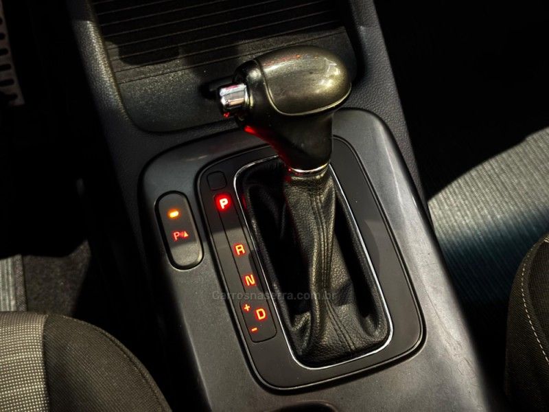 KIA CERATO 1.6 SX3 16V 2015/2016 GRIFFCAR MULTIMARCAS DOIS IRMÃOS / Carros no Vale