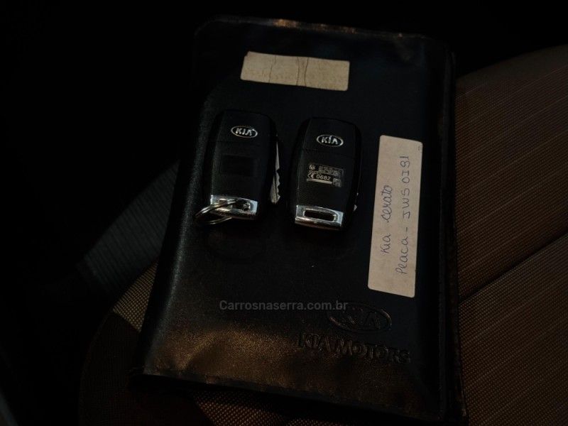 KIA CERATO 1.6 SX3 16V 2015/2016 GRIFFCAR MULTIMARCAS DOIS IRMÃOS / Carros no Vale