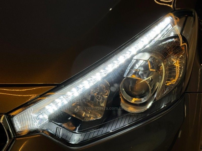 KIA CERATO 1.6 SX3 16V 2015/2016 GRIFFCAR MULTIMARCAS DOIS IRMÃOS / Carros no Vale