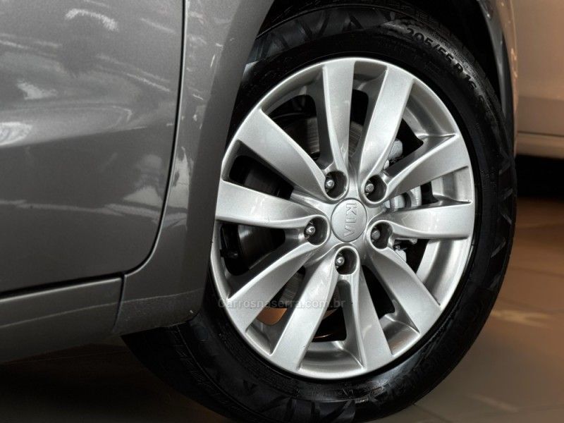 KIA CERATO 1.6 SX3 16V 2015/2016 GRIFFCAR MULTIMARCAS DOIS IRMÃOS / Carros no Vale