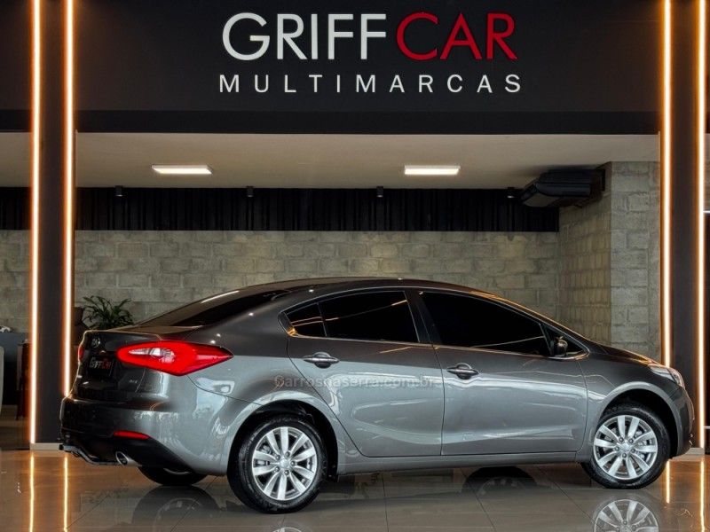 KIA CERATO 1.6 SX3 16V 2015/2016 GRIFFCAR MULTIMARCAS DOIS IRMÃOS / Carros no Vale