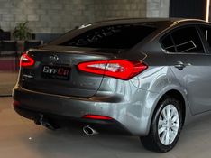 KIA CERATO 1.6 SX3 16V 2015/2016 GRIFFCAR MULTIMARCAS DOIS IRMÃOS / Carros no Vale