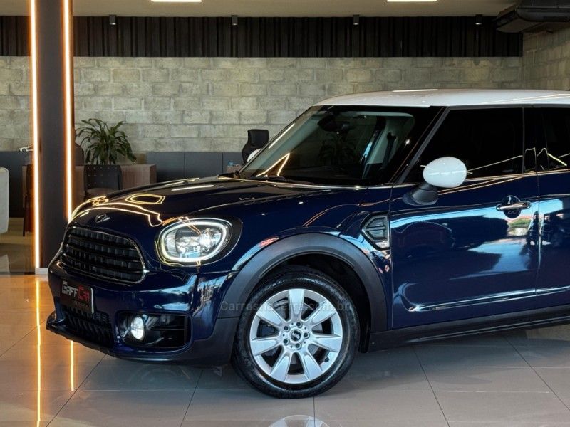 MINI COOPER 1.5 12V TURBO 2017/2017 GRIFFCAR MULTIMARCAS DOIS IRMÃOS / Carros no Vale