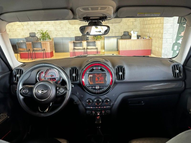 MINI COOPER 1.5 12V TURBO 2017/2017 GRIFFCAR MULTIMARCAS DOIS IRMÃOS / Carros no Vale