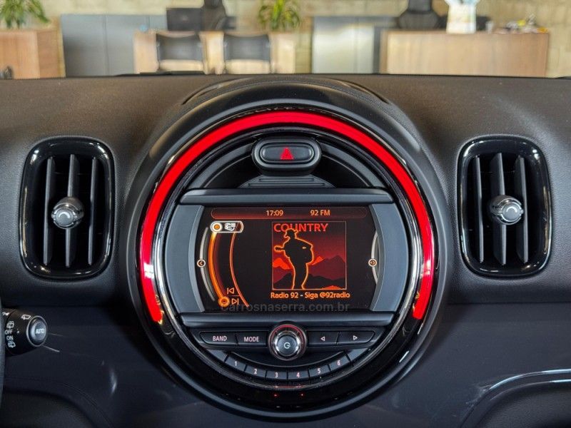 MINI COOPER 1.5 12V TURBO 2017/2017 GRIFFCAR MULTIMARCAS DOIS IRMÃOS / Carros no Vale