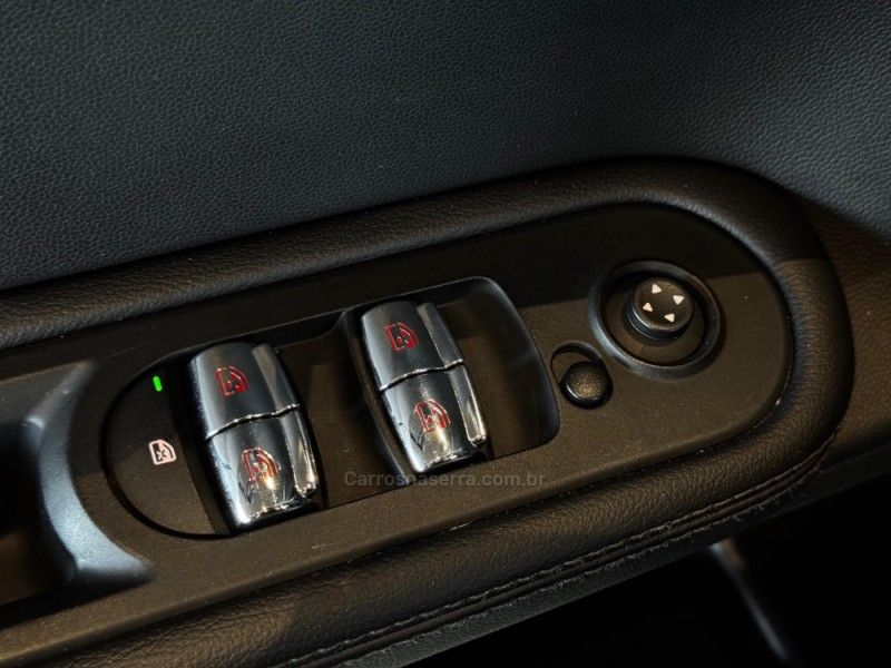 MINI COOPER 1.5 12V TURBO 2017/2017 GRIFFCAR MULTIMARCAS DOIS IRMÃOS / Carros no Vale