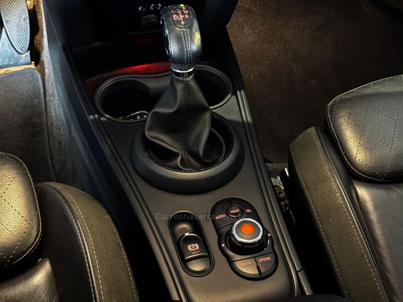 MINI COOPER 1.5 12V TURBO 2017/2017 GRIFFCAR MULTIMARCAS DOIS IRMÃOS / Carros no Vale