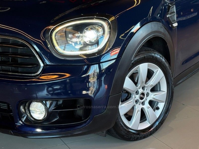MINI COOPER 1.5 12V TURBO 2017/2017 GRIFFCAR MULTIMARCAS DOIS IRMÃOS / Carros no Vale