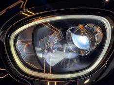 MINI COOPER 1.5 12V TURBO 2017/2017 GRIFFCAR MULTIMARCAS DOIS IRMÃOS / Carros no Vale