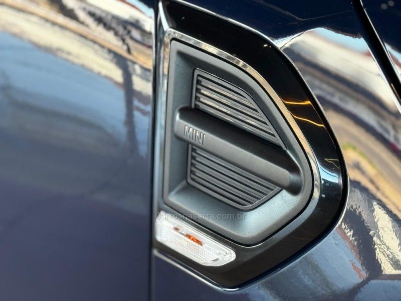 MINI COOPER 1.5 12V TURBO 2017/2017 GRIFFCAR MULTIMARCAS DOIS IRMÃOS / Carros no Vale