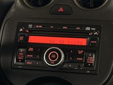 NISSAN VERSA 1.6 16V SL 2012/2013 GRIFFCAR MULTIMARCAS DOIS IRMÃOS / Carros no Vale