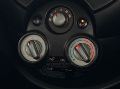 NISSAN VERSA 1.6 16V SL 2012/2013 GRIFFCAR MULTIMARCAS DOIS IRMÃOS / Carros no Vale