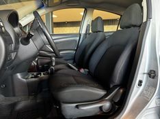NISSAN VERSA 1.6 16V SL 2012/2013 GRIFFCAR MULTIMARCAS DOIS IRMÃOS / Carros no Vale