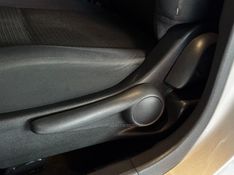 NISSAN VERSA 1.6 16V SL 2012/2013 GRIFFCAR MULTIMARCAS DOIS IRMÃOS / Carros no Vale