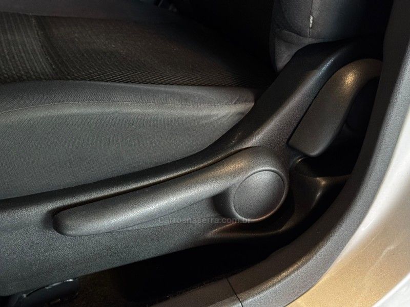 NISSAN VERSA 1.6 16V SL 2012/2013 GRIFFCAR MULTIMARCAS DOIS IRMÃOS / Carros no Vale