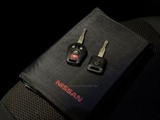 NISSAN VERSA 1.6 16V SL 2012/2013 GRIFFCAR MULTIMARCAS DOIS IRMÃOS / Carros no Vale