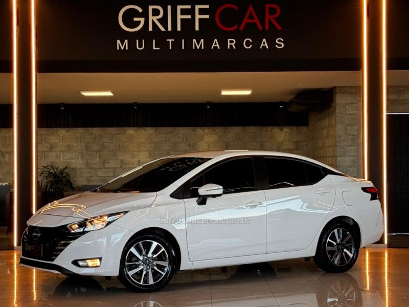 NISSAN VERSA 1.6 ADVANCE 16V 2023/2024 GRIFFCAR MULTIMARCAS DOIS IRMÃOS / Carros no Vale