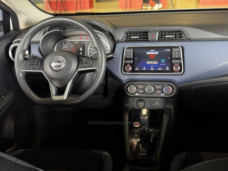 NISSAN VERSA 1.6 ADVANCE 16V 2023/2024 GRIFFCAR MULTIMARCAS DOIS IRMÃOS / Carros no Vale