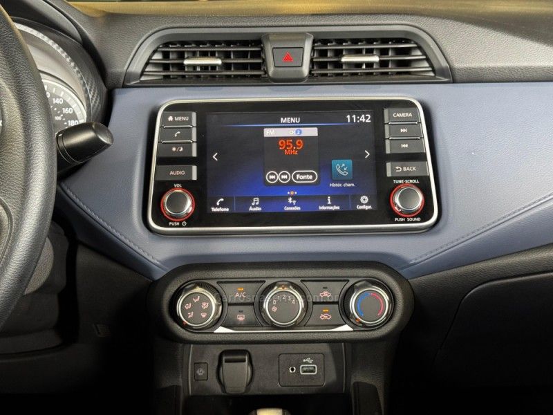 NISSAN VERSA 1.6 ADVANCE 16V 2023/2024 GRIFFCAR MULTIMARCAS DOIS IRMÃOS / Carros no Vale