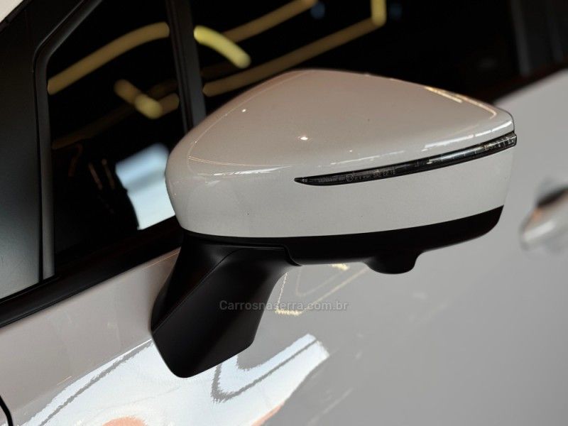 NISSAN VERSA 1.6 ADVANCE 16V 2023/2024 GRIFFCAR MULTIMARCAS DOIS IRMÃOS / Carros no Vale