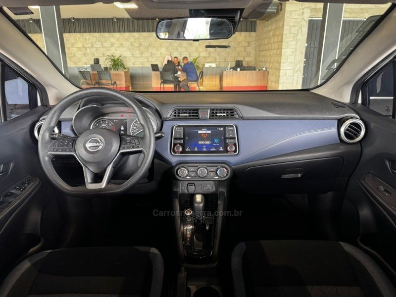 NISSAN VERSA 1.6 ADVANCE 16V 2023/2024 GRIFFCAR MULTIMARCAS DOIS IRMÃOS / Carros no Vale
