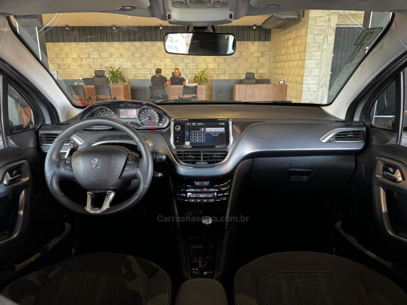 PEUGEOT 208 1.6 GRIFFE 16V 2014/2015 GRIFFCAR MULTIMARCAS DOIS IRMÃOS / Carros no Vale