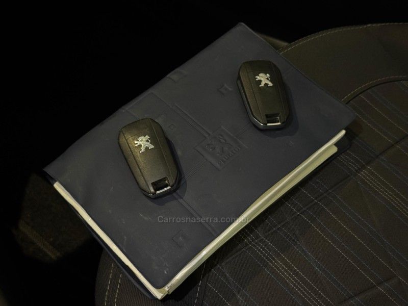 PEUGEOT 208 1.6 GRIFFE 16V 2014/2015 GRIFFCAR MULTIMARCAS DOIS IRMÃOS / Carros no Vale