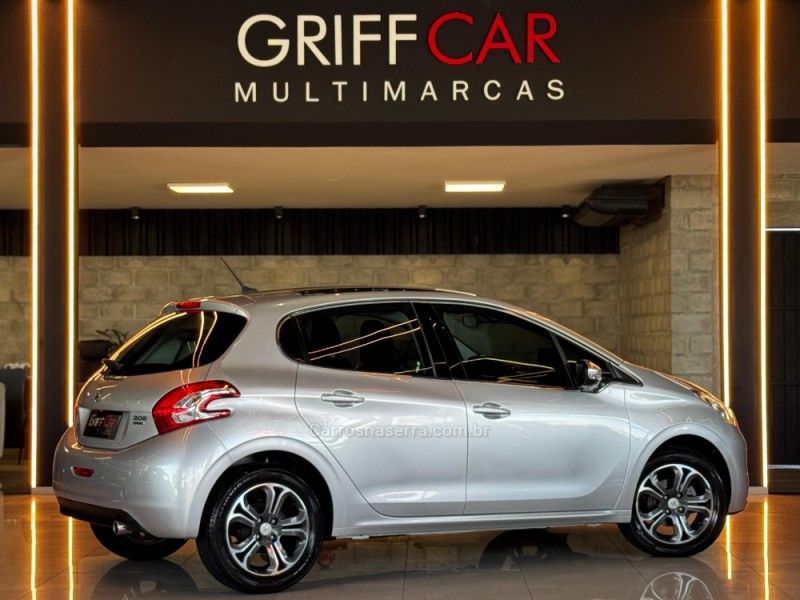 PEUGEOT 208 1.6 GRIFFE 16V 2014/2015 GRIFFCAR MULTIMARCAS DOIS IRMÃOS / Carros no Vale