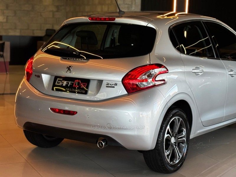 PEUGEOT 208 1.6 GRIFFE 16V 2014/2015 GRIFFCAR MULTIMARCAS DOIS IRMÃOS / Carros no Vale