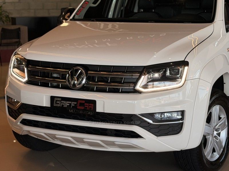 VOLKSWAGEN AMAROK 2.0 HIGHLINE 4X4 CD 16V TURBO INTERCOOLER 2019/2020 GRIFFCAR MULTIMARCAS DOIS IRMÃOS / Carros no Vale