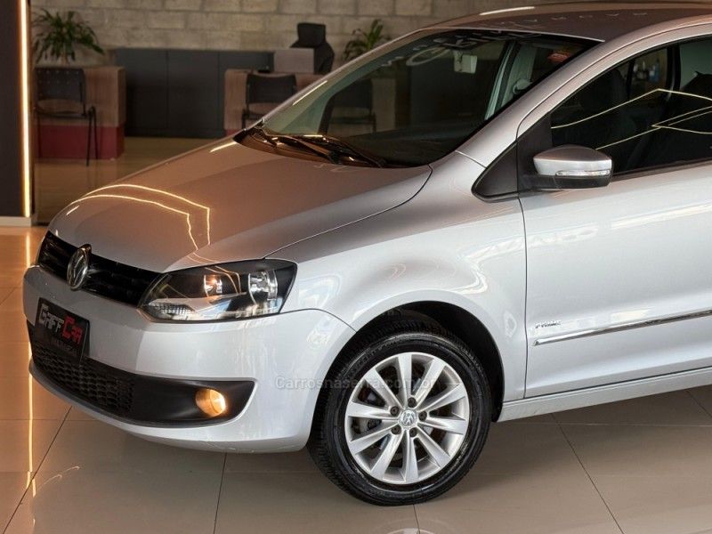 VOLKSWAGEN FOX 1.6 MI PRIME 8V 2010/2011 GRIFFCAR MULTIMARCAS DOIS IRMÃOS / Carros no Vale