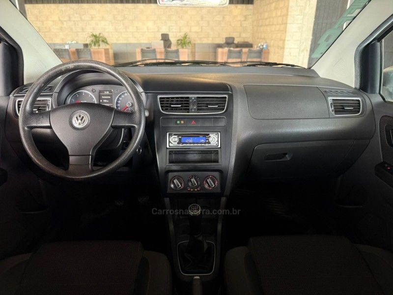 VOLKSWAGEN FOX 1.6 MI PRIME 8V 2010/2011 GRIFFCAR MULTIMARCAS DOIS IRMÃOS / Carros no Vale
