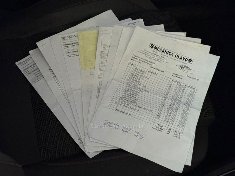 VOLKSWAGEN FOX 1.6 MI PRIME 8V 2010/2011 GRIFFCAR MULTIMARCAS DOIS IRMÃOS / Carros no Vale