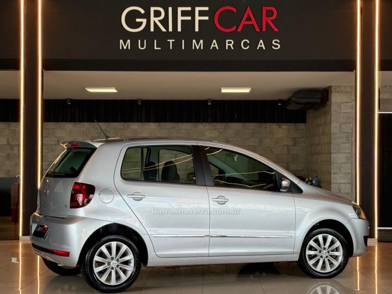 VOLKSWAGEN FOX 1.6 MI PRIME 8V 2010/2011 GRIFFCAR MULTIMARCAS DOIS IRMÃOS / Carros no Vale