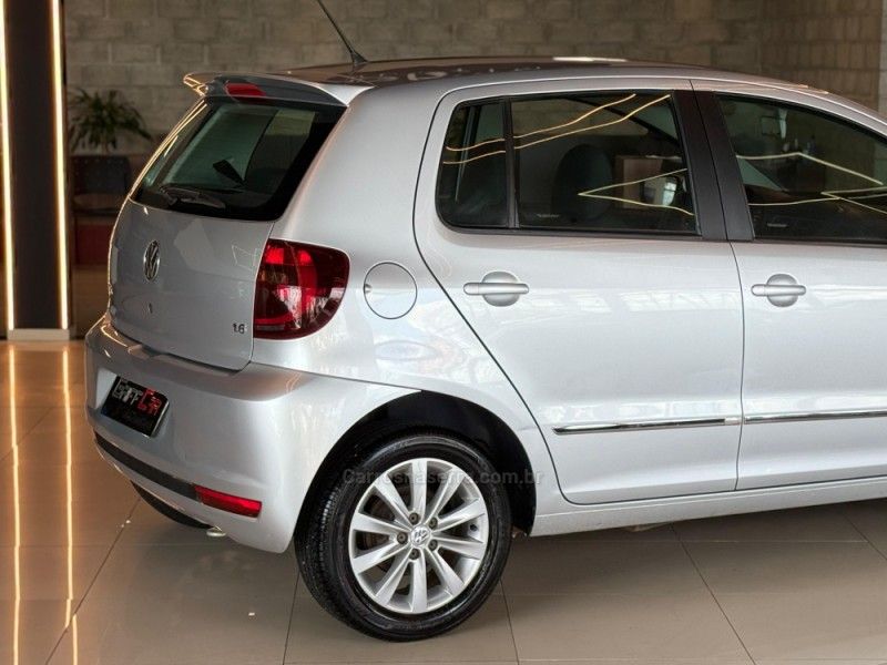 VOLKSWAGEN FOX 1.6 MI PRIME 8V 2010/2011 GRIFFCAR MULTIMARCAS DOIS IRMÃOS / Carros no Vale