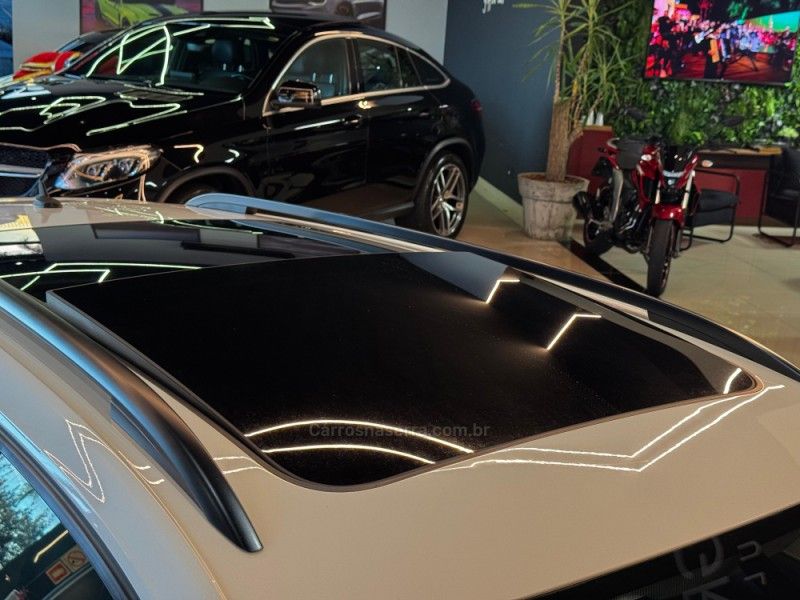 VOLKSWAGEN GOLF 1.4 TSI VARIANT COMFORTLINE 16V 2015/2015 GRIFFCAR MULTIMARCAS DOIS IRMÃOS / Carros no Vale