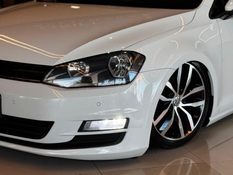 VOLKSWAGEN GOLF 1.4 TSI VARIANT COMFORTLINE 16V 2015/2015 GRIFFCAR MULTIMARCAS DOIS IRMÃOS / Carros no Vale