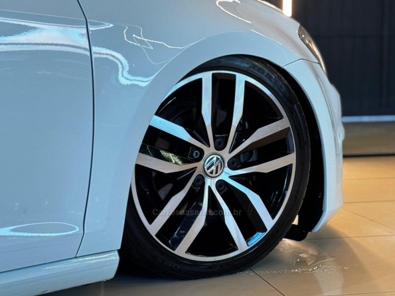 VOLKSWAGEN GOLF 1.4 TSI VARIANT COMFORTLINE 16V 2015/2015 GRIFFCAR MULTIMARCAS DOIS IRMÃOS / Carros no Vale