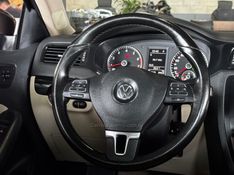 VOLKSWAGEN JETTA 2.0 COMFORTLINE TIPTRONIC 2013/2014 GRIFFCAR MULTIMARCAS DOIS IRMÃOS / Carros no Vale