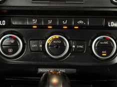 VOLKSWAGEN JETTA 2.0 COMFORTLINE TIPTRONIC 2013/2014 GRIFFCAR MULTIMARCAS DOIS IRMÃOS / Carros no Vale