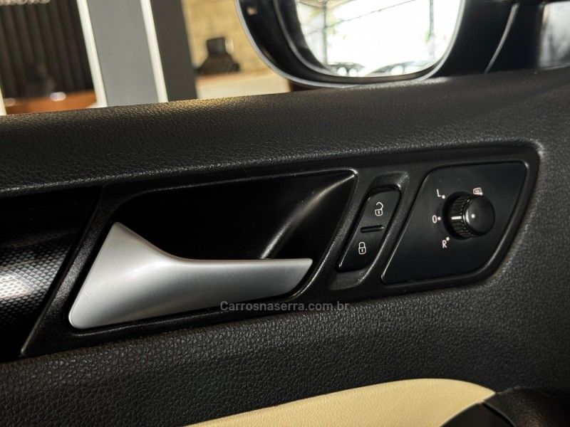 VOLKSWAGEN JETTA 2.0 COMFORTLINE TIPTRONIC 2013/2014 GRIFFCAR MULTIMARCAS DOIS IRMÃOS / Carros no Vale