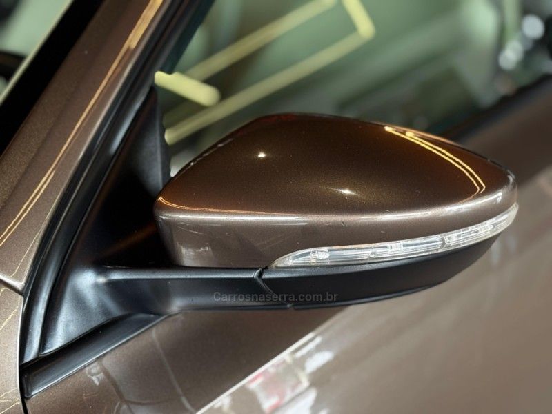 VOLKSWAGEN JETTA 2.0 COMFORTLINE TIPTRONIC 2013/2014 GRIFFCAR MULTIMARCAS DOIS IRMÃOS / Carros no Vale