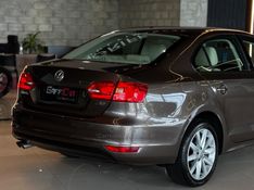 VOLKSWAGEN JETTA 2.0 COMFORTLINE TIPTRONIC 2013/2014 GRIFFCAR MULTIMARCAS DOIS IRMÃOS / Carros no Vale