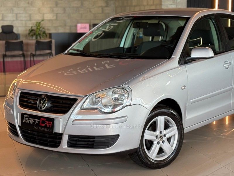 VOLKSWAGEN POLO SEDAN 1.6 MI 8V 2007/2007 GRIFFCAR MULTIMARCAS DOIS IRMÃOS / Carros no Vale VOLKSWAGEN POLO SEDAN 1.6 MI 8V 2007/2007 GRIFFCAR MULTIMARCAS DOIS IRMÃOS / Carros no Vale