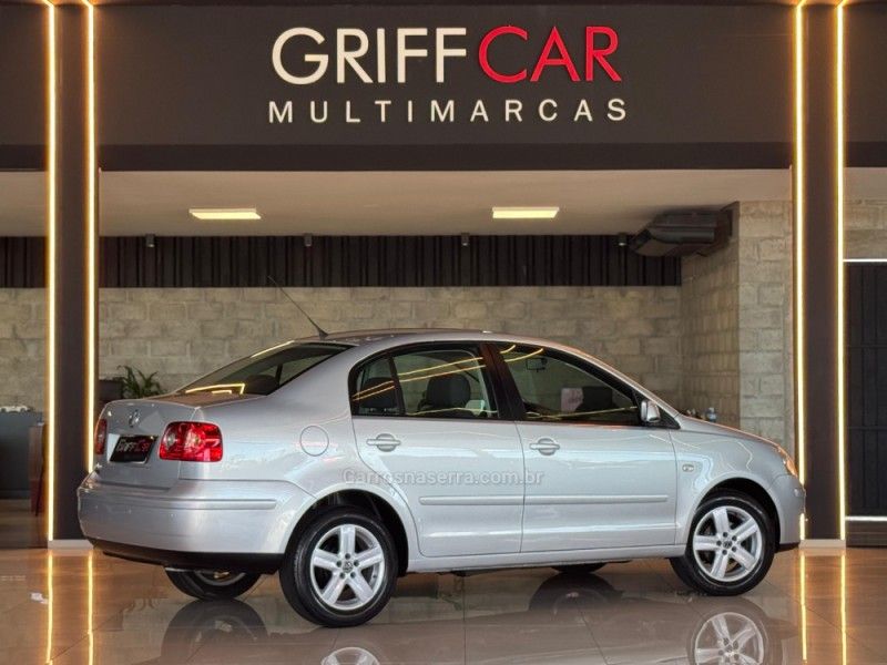 VOLKSWAGEN POLO SEDAN 1.6 MI 8V 2007/2007 GRIFFCAR MULTIMARCAS DOIS IRMÃOS / Carros no Vale VOLKSWAGEN POLO SEDAN 1.6 MI 8V 2007/2007 GRIFFCAR MULTIMARCAS DOIS IRMÃOS / Carros no Vale
