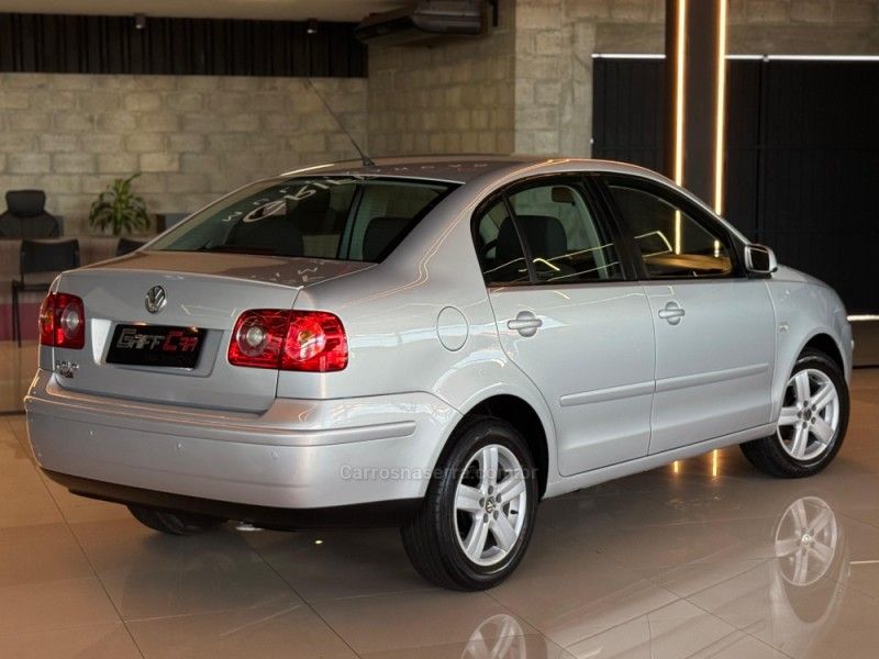 VOLKSWAGEN POLO SEDAN 1.6 MI 8V 2007/2007 GRIFFCAR MULTIMARCAS DOIS IRMÃOS / Carros no Vale VOLKSWAGEN POLO SEDAN 1.6 MI 8V 2007/2007 GRIFFCAR MULTIMARCAS DOIS IRMÃOS / Carros no Vale