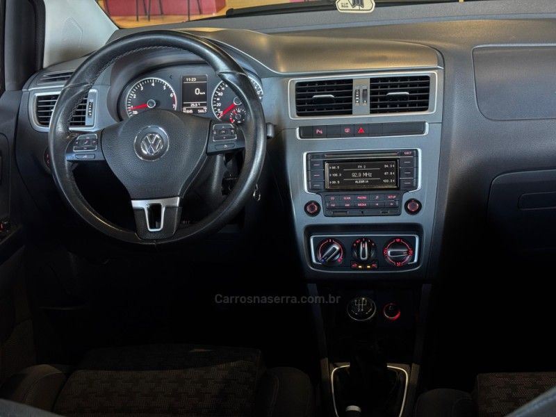 VOLKSWAGEN SPACEFOX 1.6 MI COMFORTLINE 8V 2014/2015 GRIFFCAR MULTIMARCAS DOIS IRMÃOS / Carros no Vale