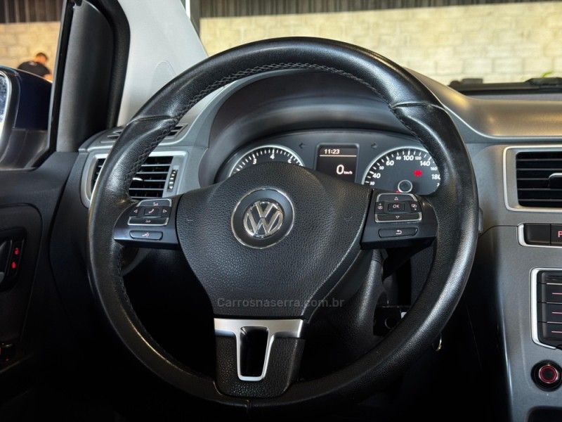 VOLKSWAGEN SPACEFOX 1.6 MI COMFORTLINE 8V 2014/2015 GRIFFCAR MULTIMARCAS DOIS IRMÃOS / Carros no Vale