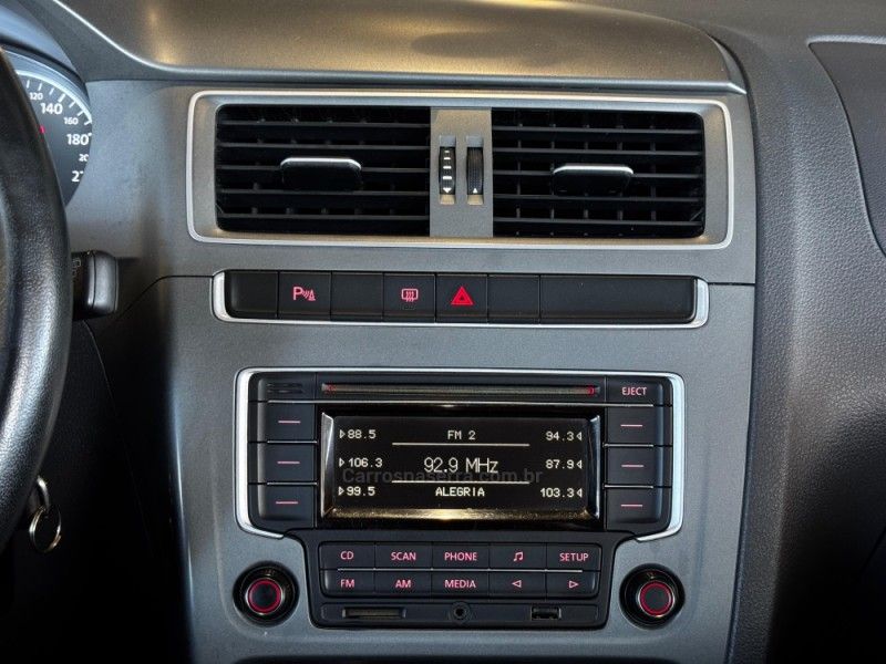 VOLKSWAGEN SPACEFOX 1.6 MI COMFORTLINE 8V 2014/2015 GRIFFCAR MULTIMARCAS DOIS IRMÃOS / Carros no Vale